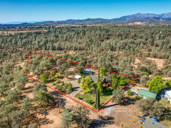 3295 Santa Rosa Way, Redding, CA 96003