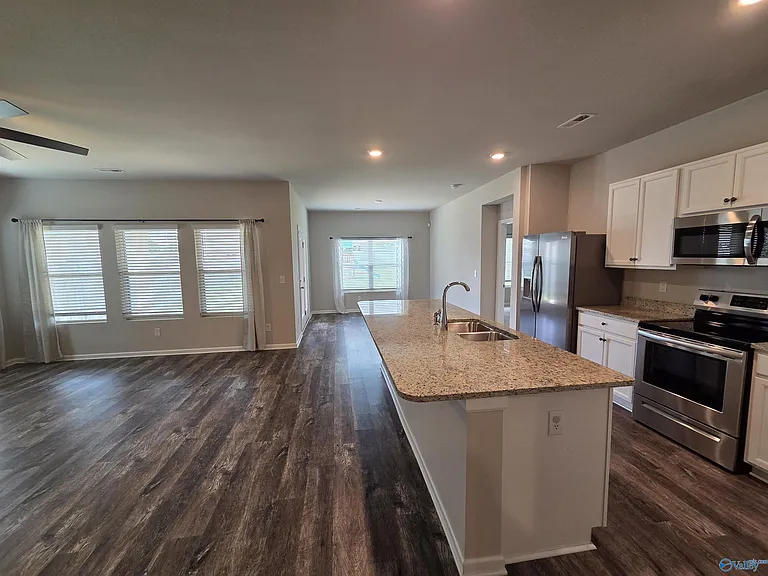 105 Fellington Ct — Photo 3