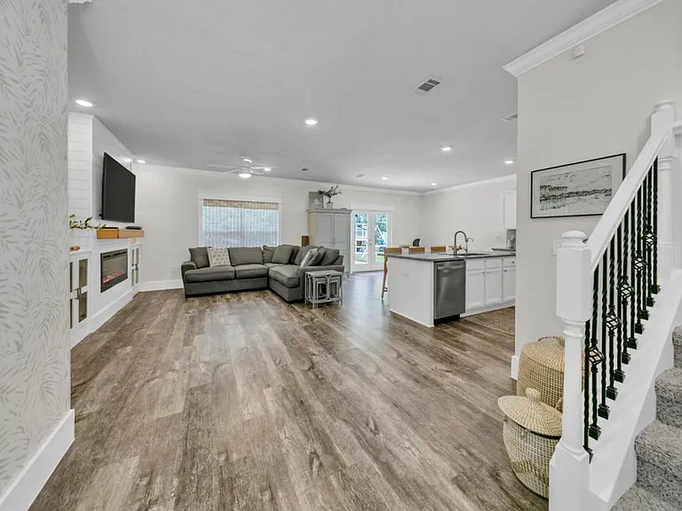 148 Stonegate Cir — Photo 4