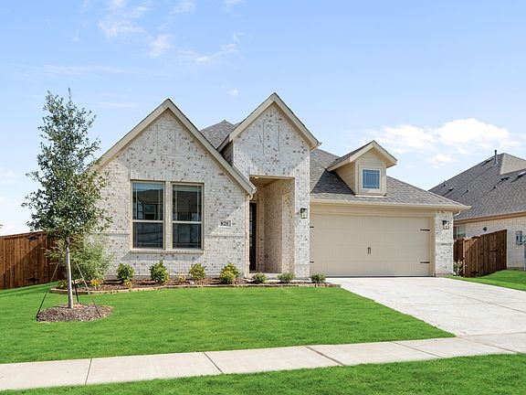 3rd image of 821 Blue Fescue Rd