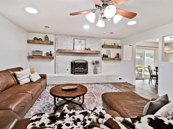 1537 Harris Dr, Fayetteville, AR 72701