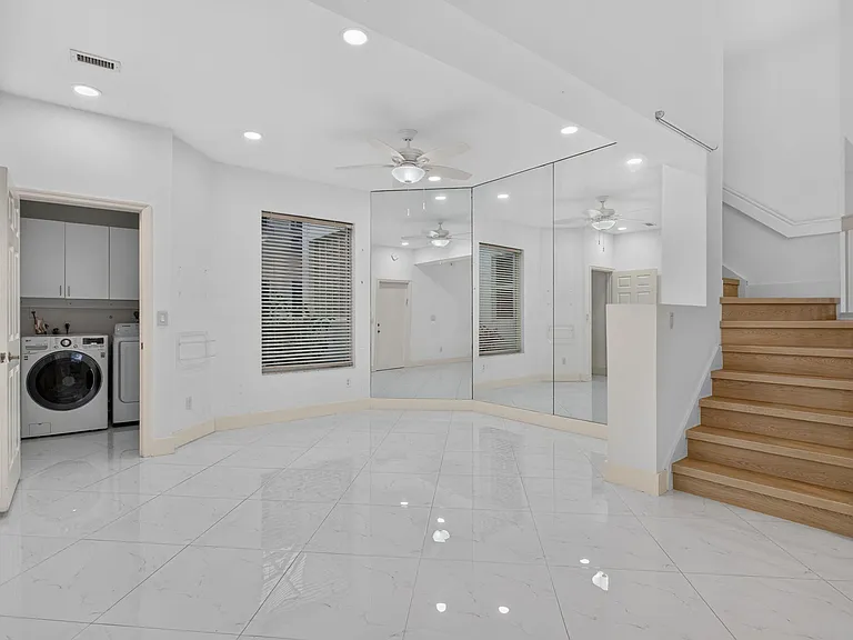 7087 NW 78th Pl — Photo 11