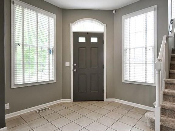 4th image of 557 S 180th Ave