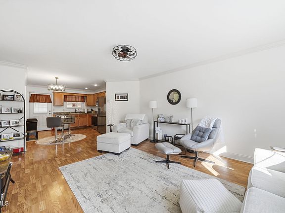 3rd image of 218 Cedar Creek Rd APT 1