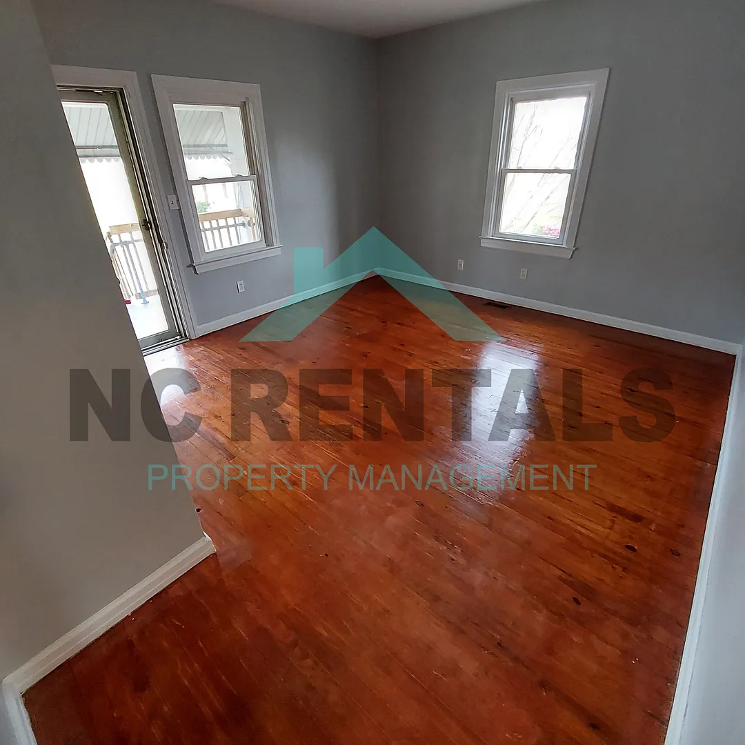 Building Photo - 1410 Maple St