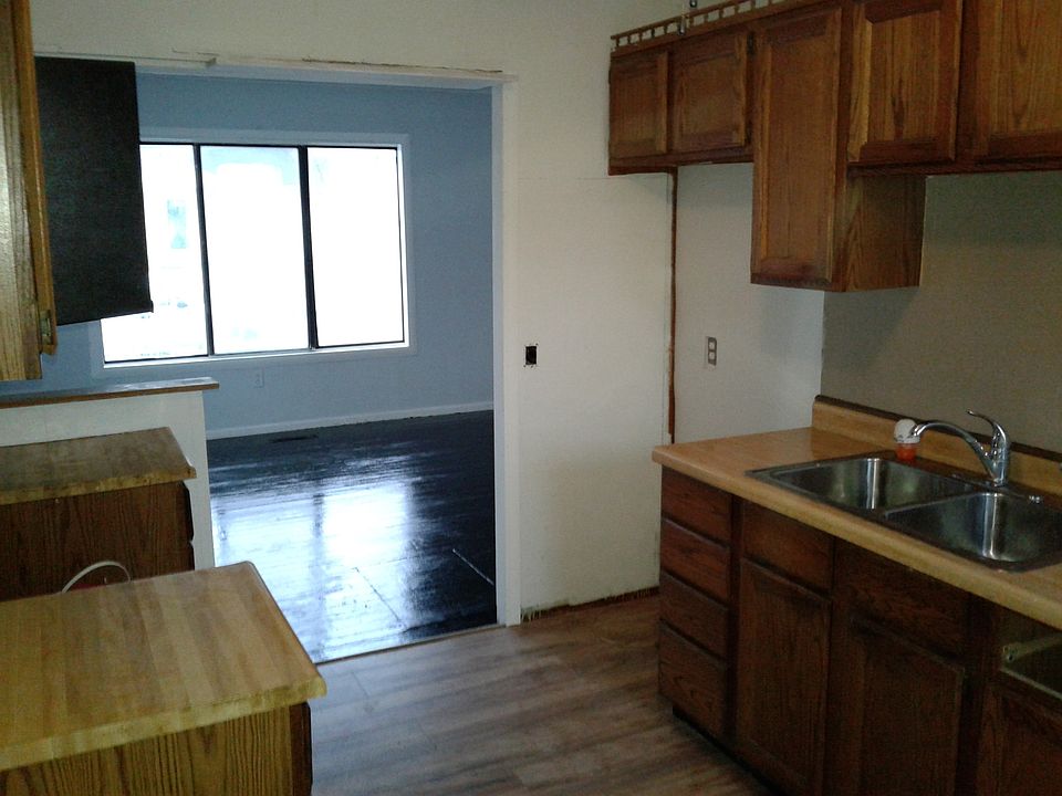 2nd image of 2919 Custer Ave