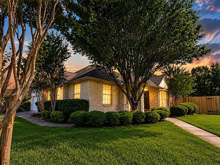 9601 Aire Libre Dr — Photo 1