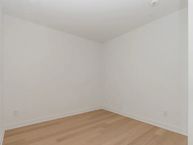 31 Huron St — Photo 23