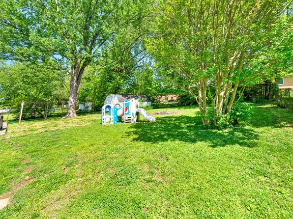 3420 Greenwood Dr, Hopkinsville, KY 42240