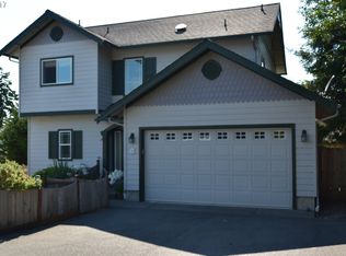 731 3rd St #D, Brookings, OR 97415