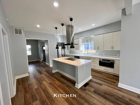 4th image of 1016 Villa Ave
