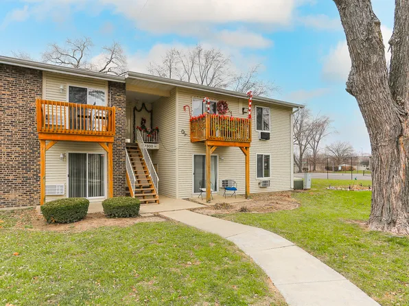 1900 Light Rd APT 112, Oswego, IL 60543