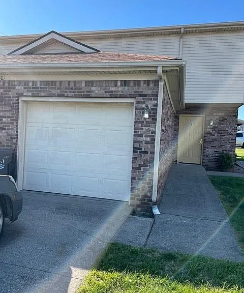 301 Michelle Dr #B — Photo 2