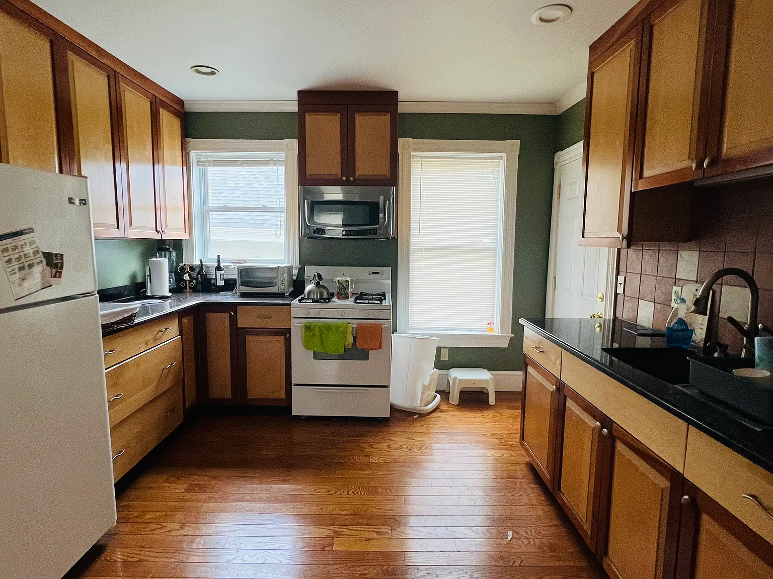 3 bed, 1300 sqft, $2,495 — Photo 3