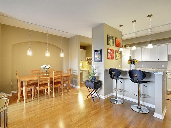 3rd image of 500 Grant St E #707