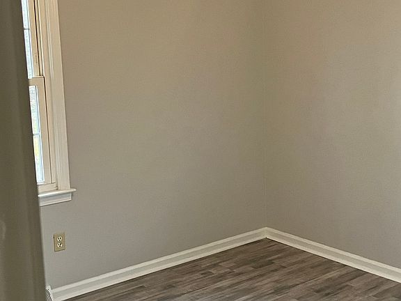 5th image of 418 Fairfax Dr