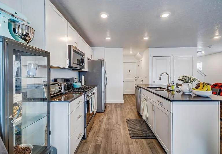 408 N Sea Chaser Ln #BASEMENT — Photo 7