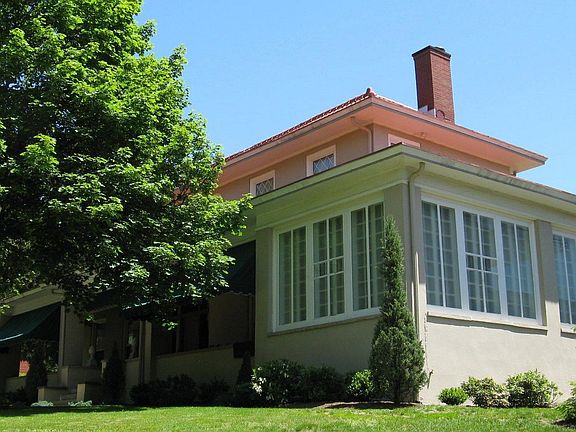 Front/Right (Sunroom)