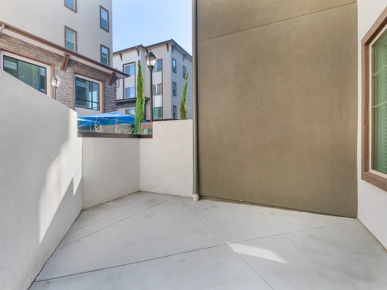 Metro Gateway Apartment Homes — Photo 37