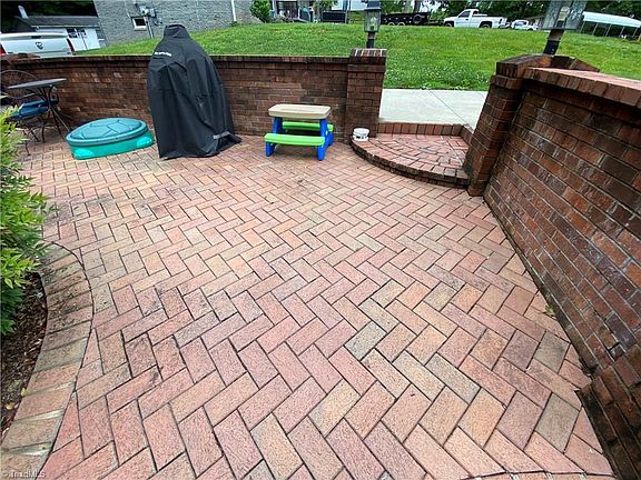 5th image of 160 Belair Dr