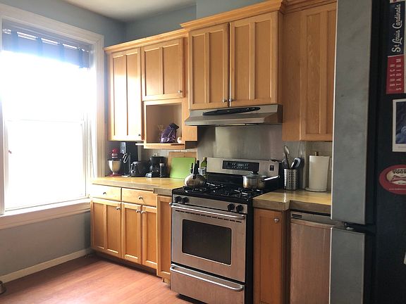 3rd image of 3532 Pestalozzi St
