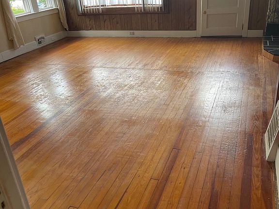 3rd image of 102 Woodlynne Ave