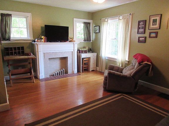 3rd image of 712 Ellis Ave