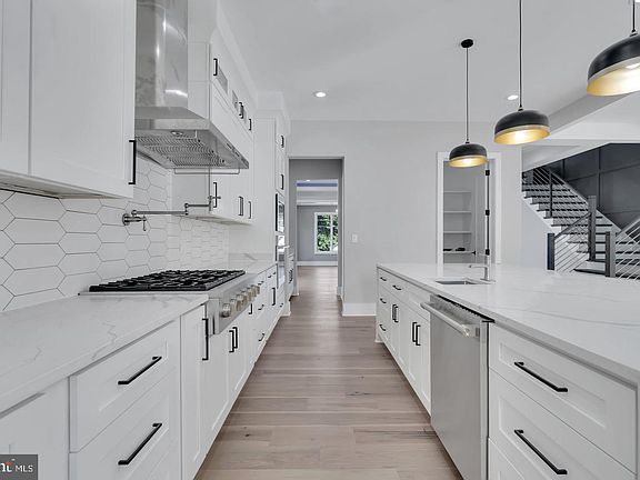 5th image of 2038 Arch Dr