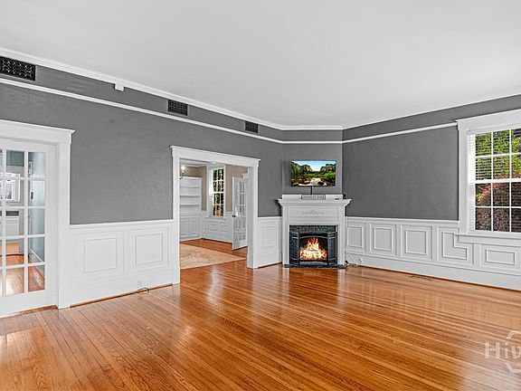 4th image of 202 E 49th Street