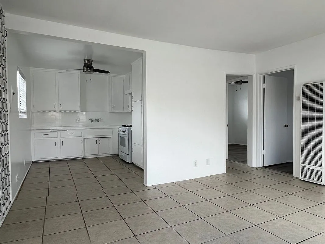 2 bed, 1.0 bath, 875 sqft, $2,400 — Photo 2