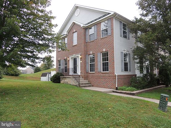 3rd image of 219 Mary Jane Ln