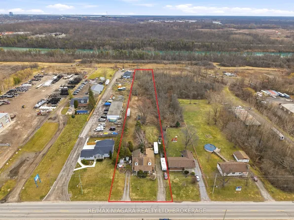 8356 Oakwood Dr, Niagara Falls, ON L2G 0J1