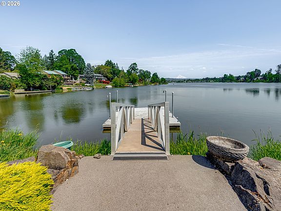 3rd image of 4066 NE Fairview Lake Way