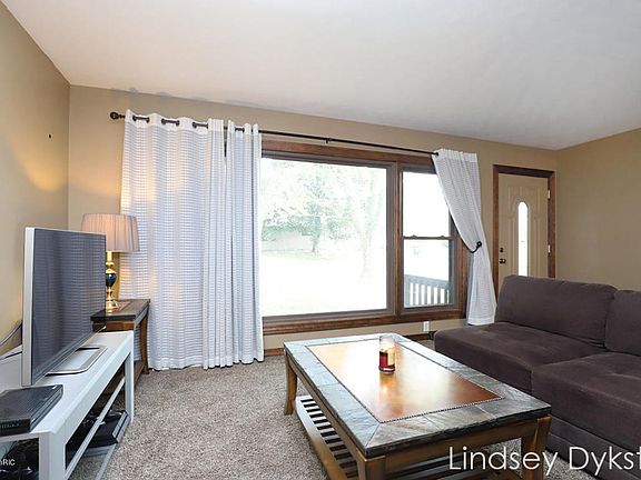 4th image of 1036 Coventry Dr NW