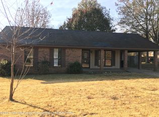 311 Ridgetop Dr, Senatobia, MS 38668