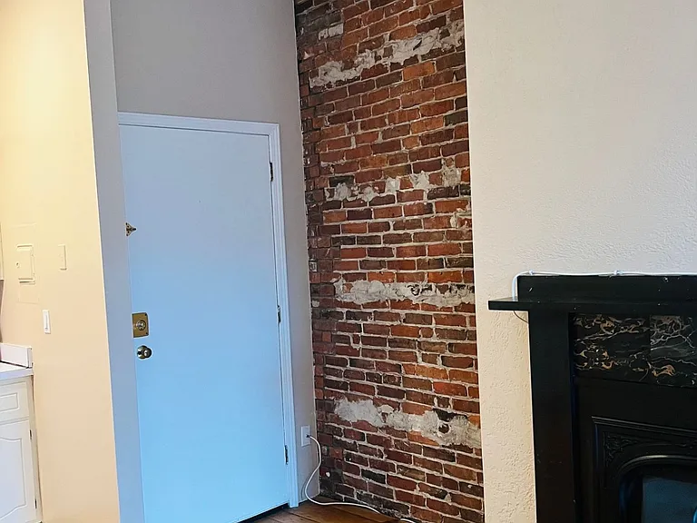 300 Essex St #8 — Photo 6