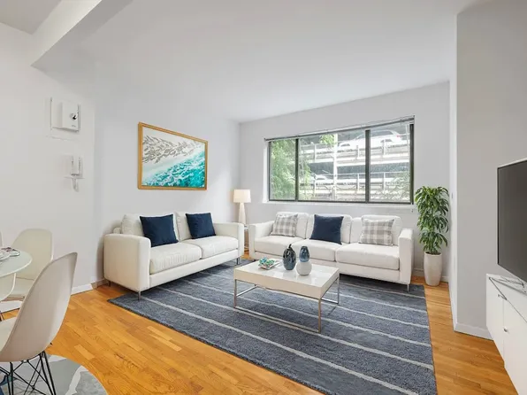 337 West 30th Street image 1 of 5