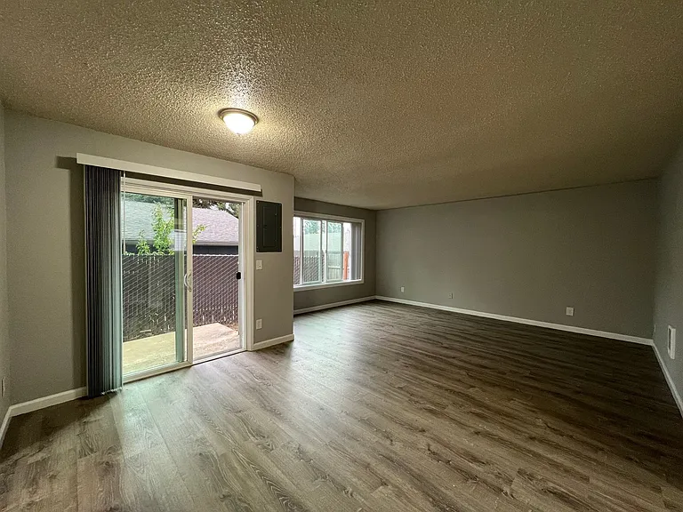 Briar Rose Apartments — Photo 39