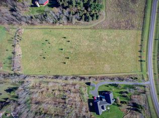 1972 W Saddlebrook Ln, Mequon, WI 53097