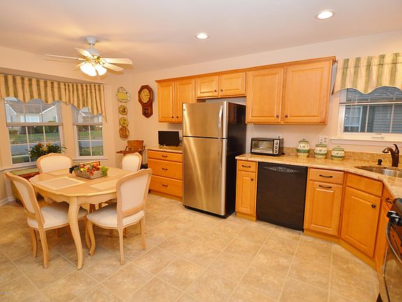 4th image of 2326 Logan Ct
