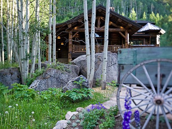 5th image of 3816 Lupine Dr