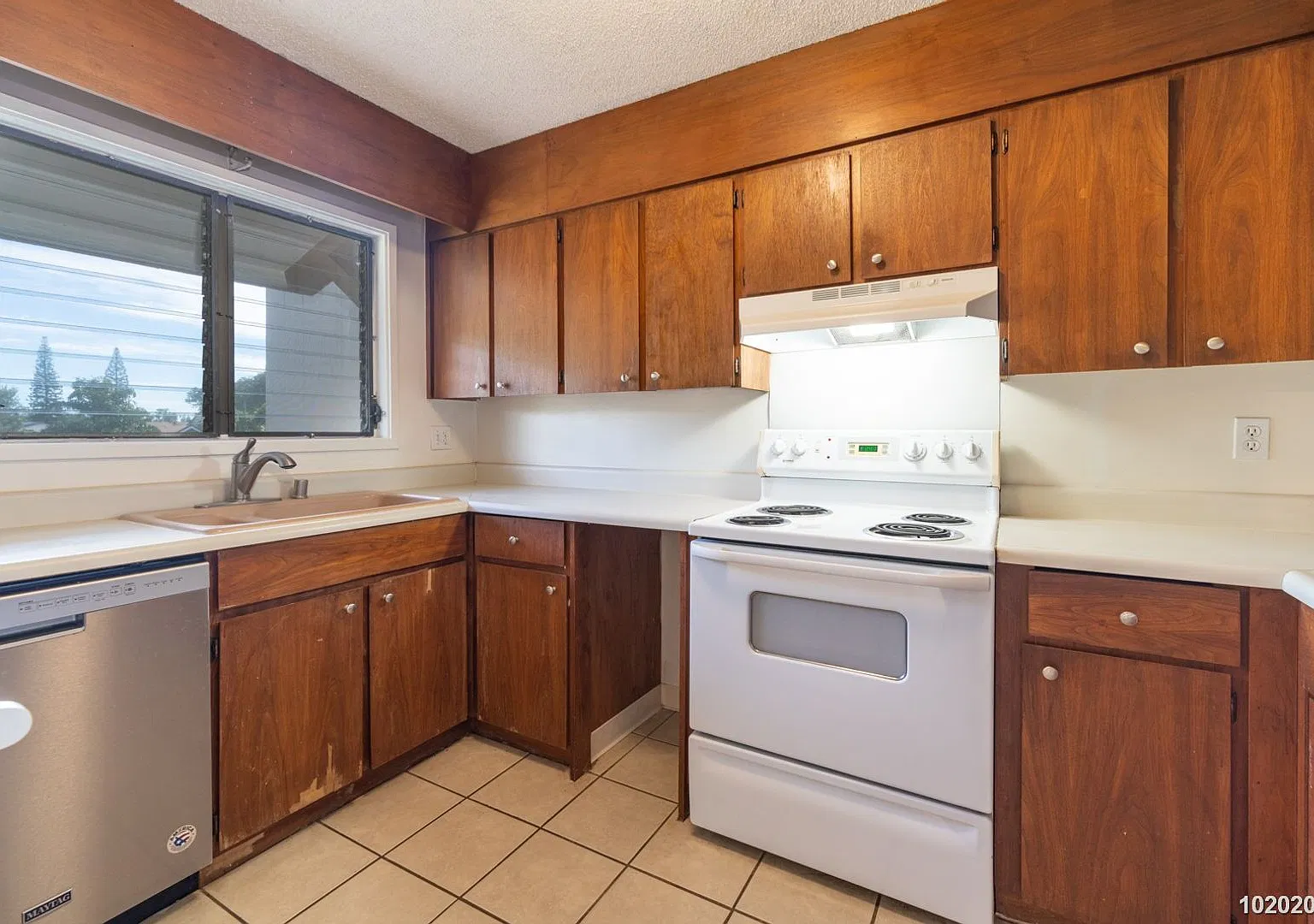 Kuahelani Apts 2-bdrm, 2.5 bath, 2 parking with storage unit in Mililani — Photo 4