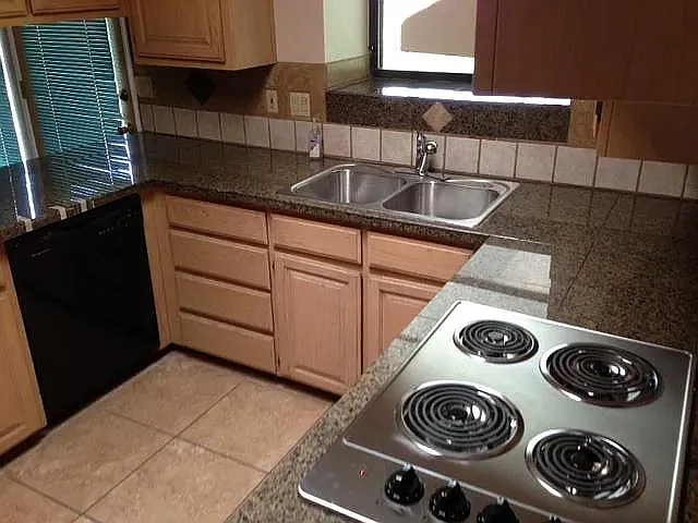 8300 Eagle Rock Ave NE — Photo 7