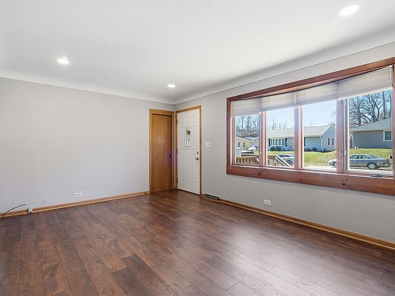 4th image of 1416 38th St SE