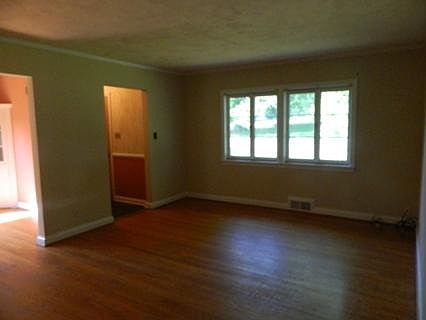 5th image of 516 Dumas St