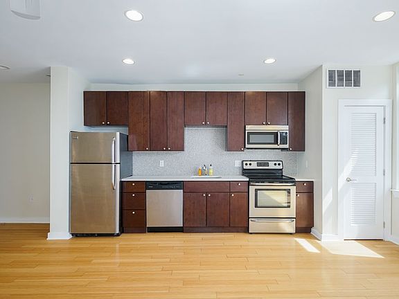 5th image of 811 N 2nd St APT 3C