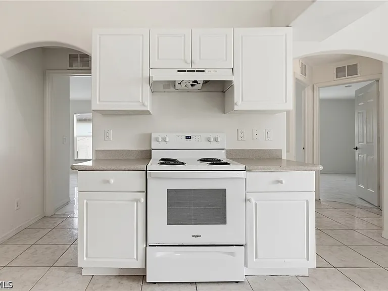1403 Curtis Ave S — Photo 12