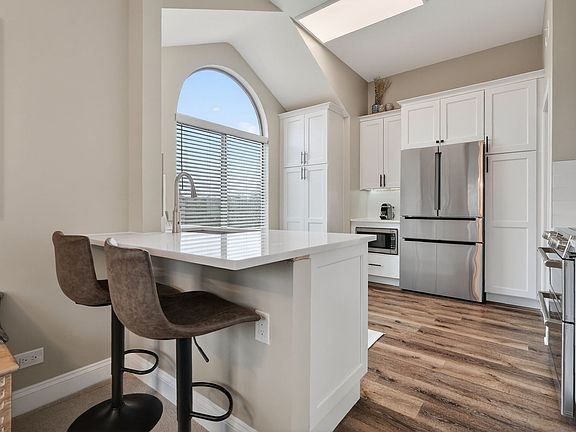4th image of 962 Shoreline Rd #898