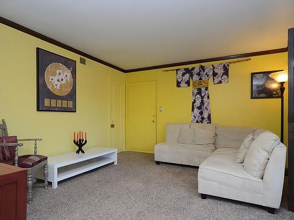 3rd image of 646 Robinwood Dr APT D