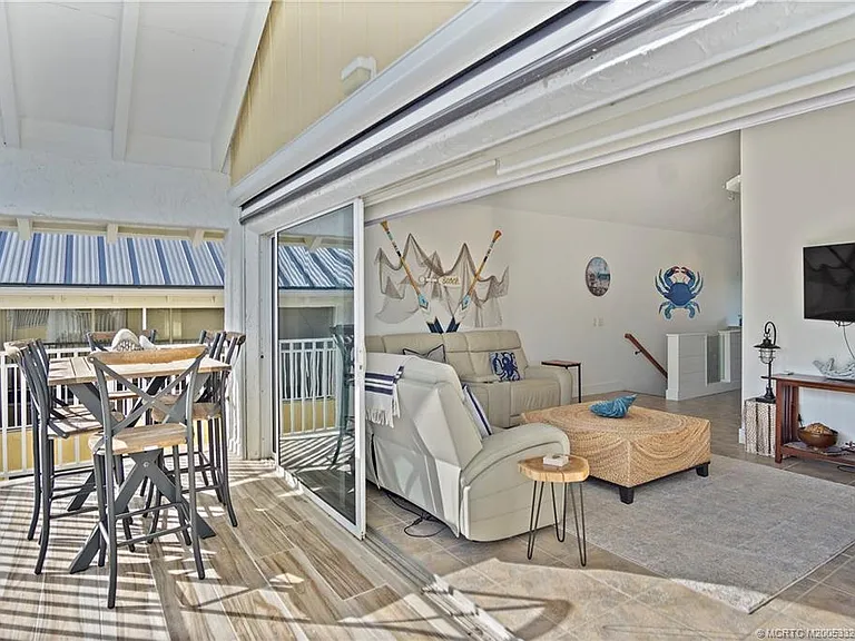 245 NE Macarthur Blvd #12 — Photo 28